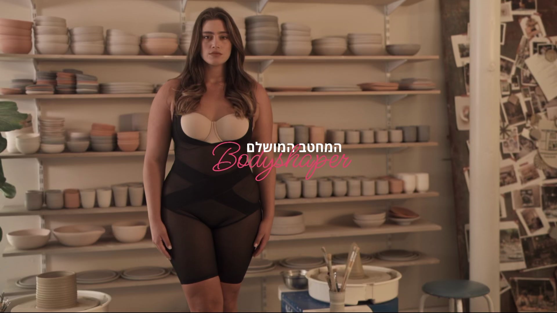 סרטון המציג שתי דוגמניות במידות שונות עם מחטבים של דרור קונטנטו